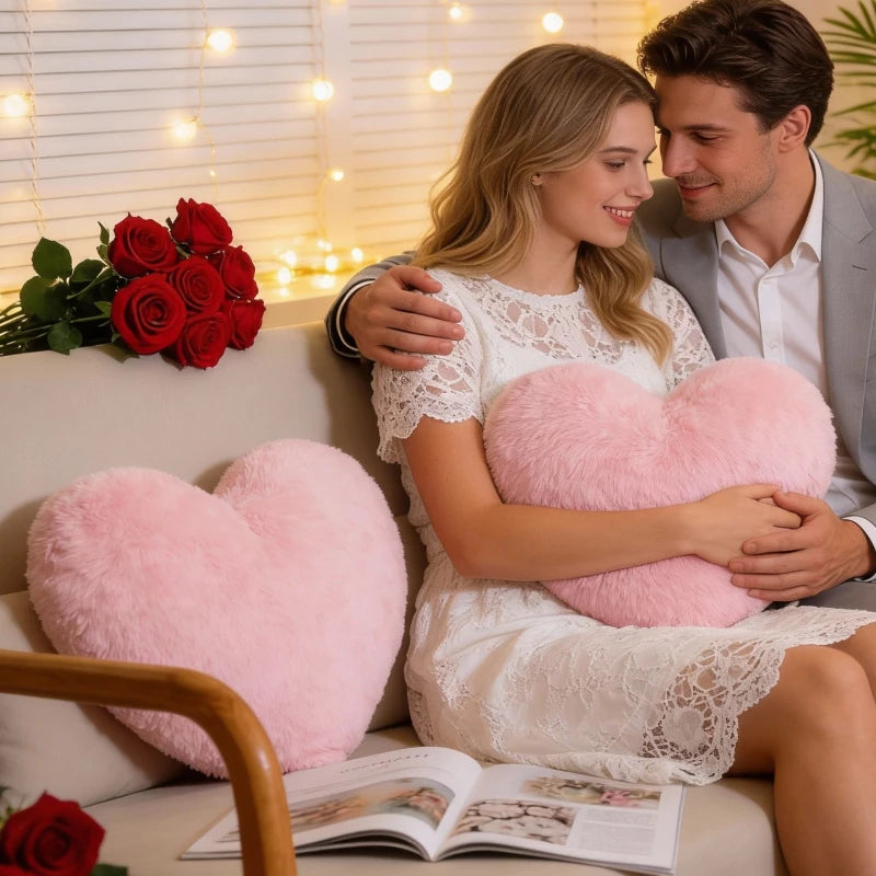 Coussin Amore en forme de cœur rose poudré