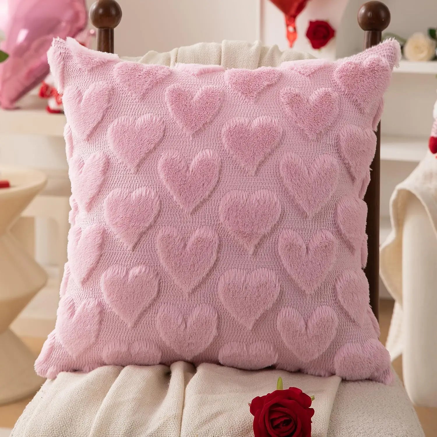 Coussin Amore en forme de cœur rose poudré